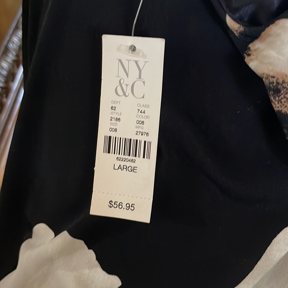 NEW YORK & COMPANY, VERY UNIQUE DRESS SIZE LARGE, - Picture 5 of 6
